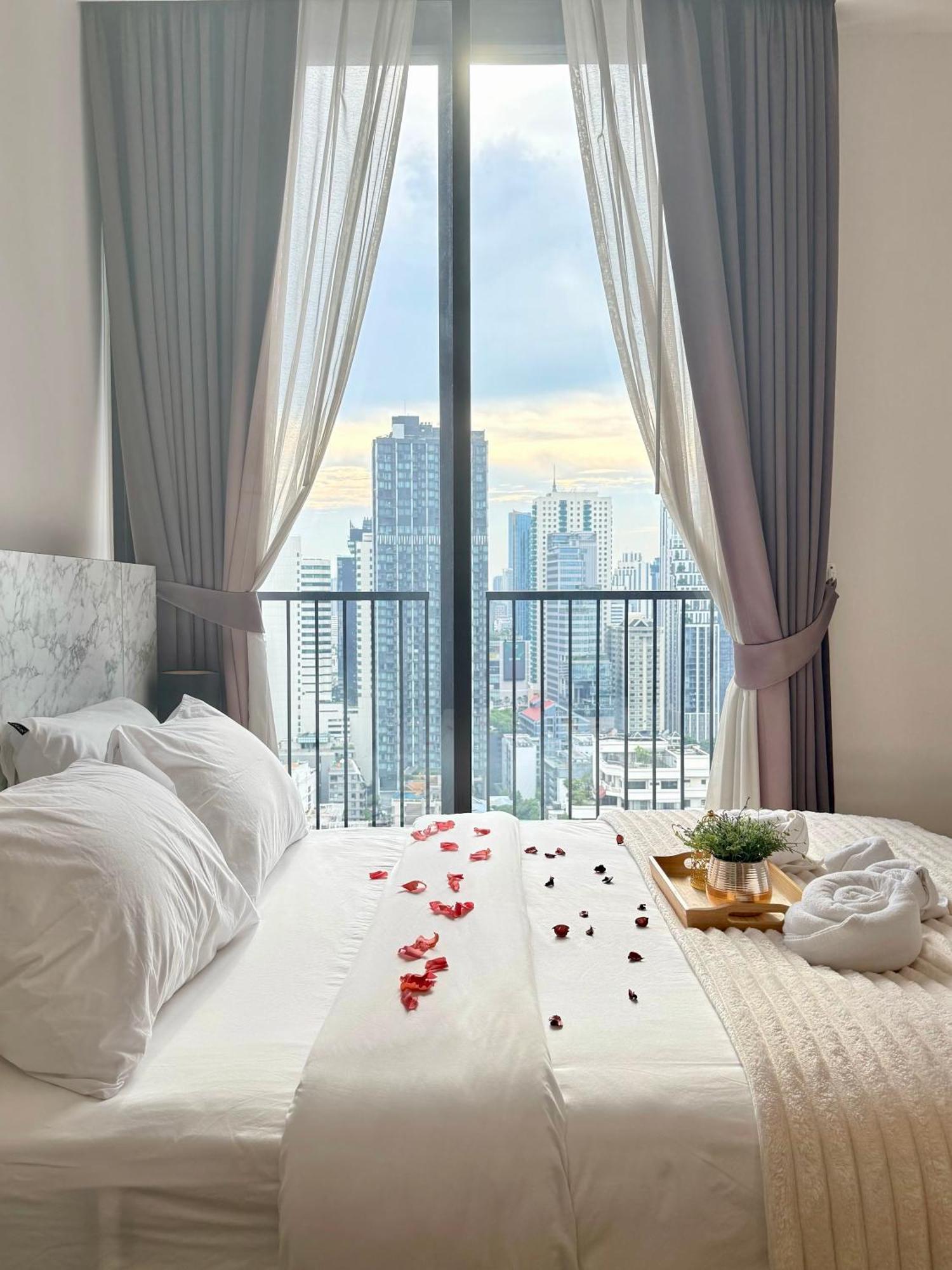 Phrom Phong 1br Luxe With Pool Gym Park Center Apartment
